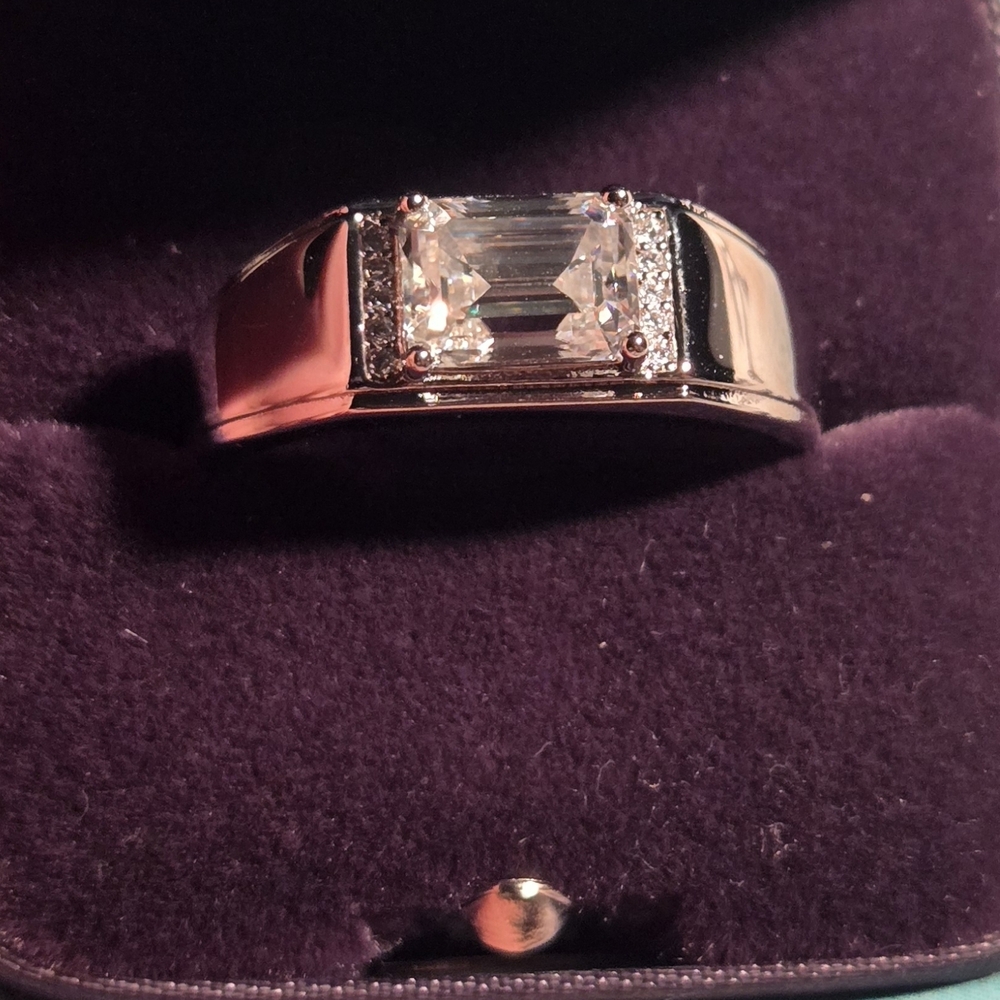 2.0 MOISSANITE RING SIZE 10 (Sold)